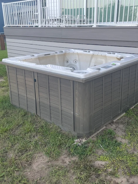 Old hot tub in a backyard ready for All-In Hauling to remove